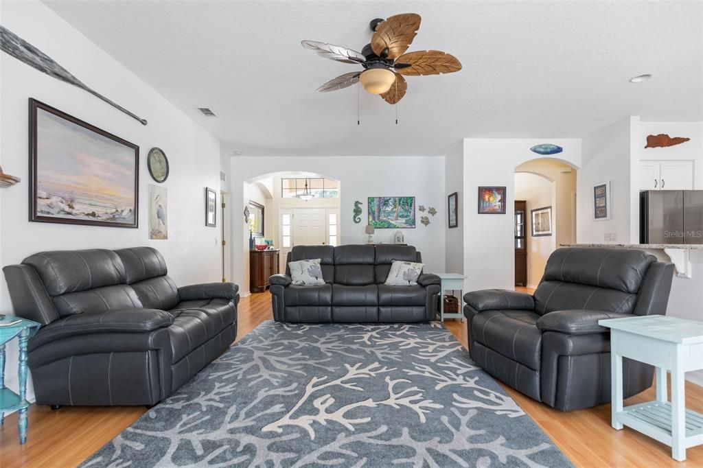 For Sale: $479,900 (3 beds, 2 baths, 1903 Square Feet)