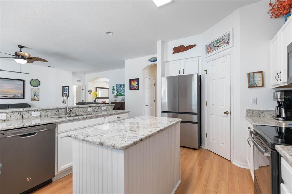 For Sale: $479,900 (3 beds, 2 baths, 1903 Square Feet)