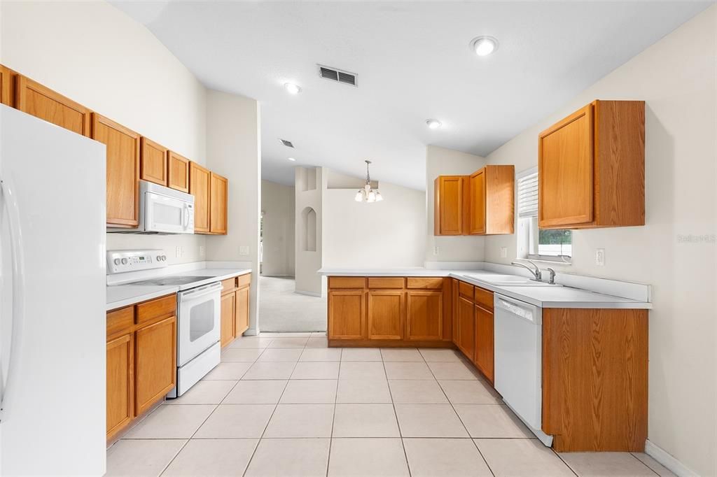 For Sale: $285,900 (3 beds, 2 baths, 1640 Square Feet)