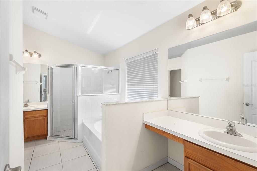 For Sale: $285,900 (3 beds, 2 baths, 1640 Square Feet)
