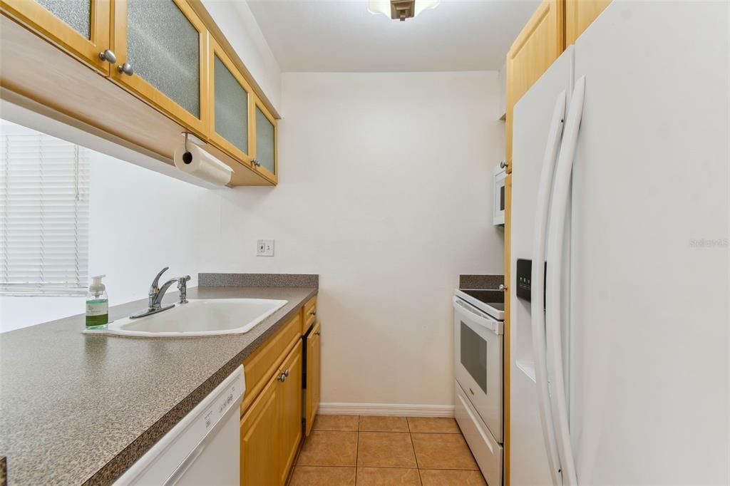 For Sale: $166,500 (1 beds, 1 baths, 570 Square Feet)