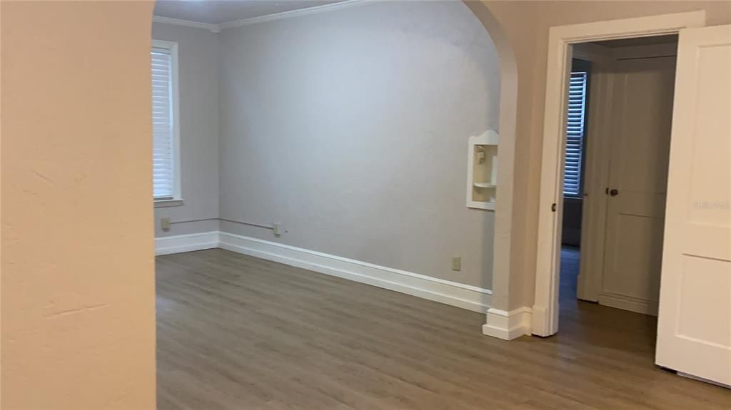 For Rent: $1,725 (2 beds, 1 baths, 1290 Square Feet)