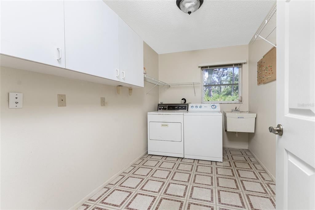 For Sale: $279,990 (2 beds, 2 baths, 1467 Square Feet)