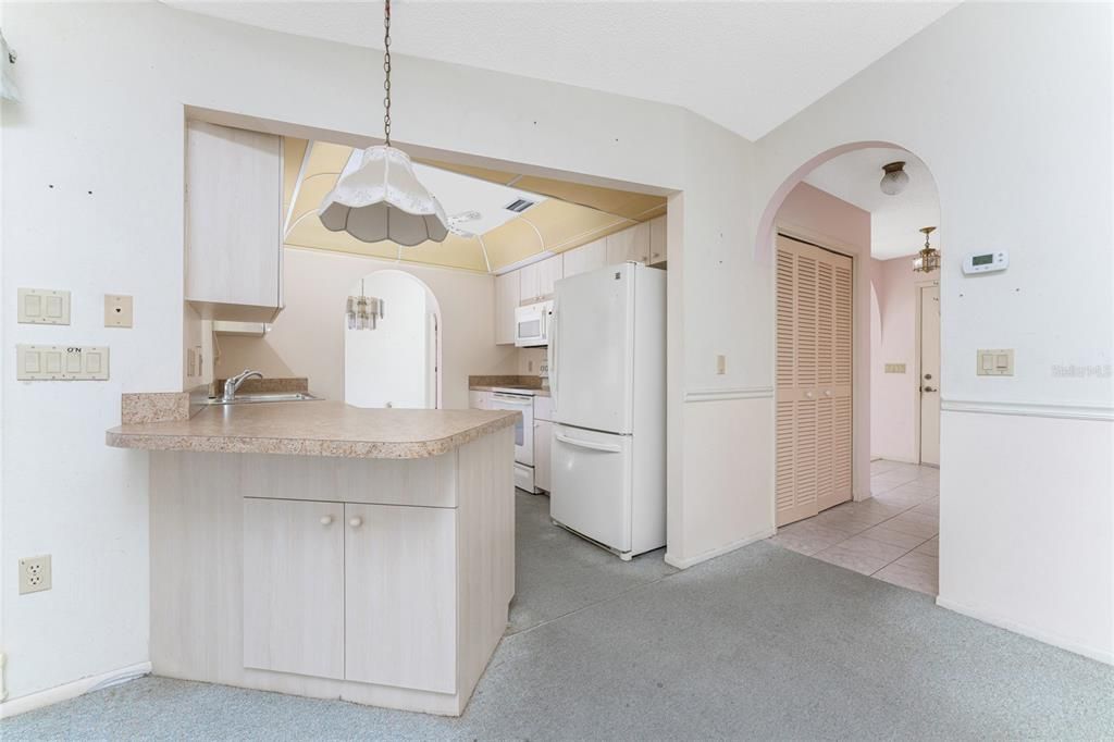 For Sale: $322,500 (2 beds, 2 baths, 1467 Square Feet)