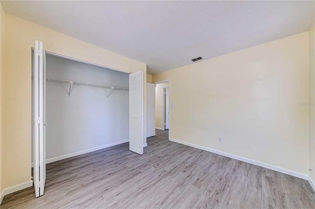 For Sale: $204,900 (2 beds, 2 baths, 975 Square Feet)