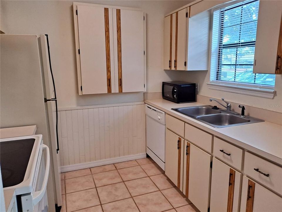 Recently Rented: $1,400 (2 beds, 2 baths, 810 Square Feet)