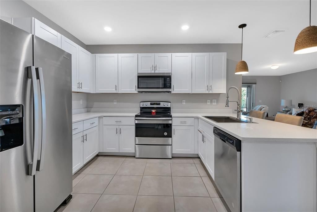 For Sale: $319,900 (2 beds, 2 baths, 1516 Square Feet)