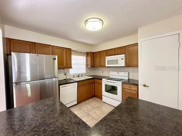 For Sale: $274,900 (3 beds, 2 baths, 1040 Square Feet)