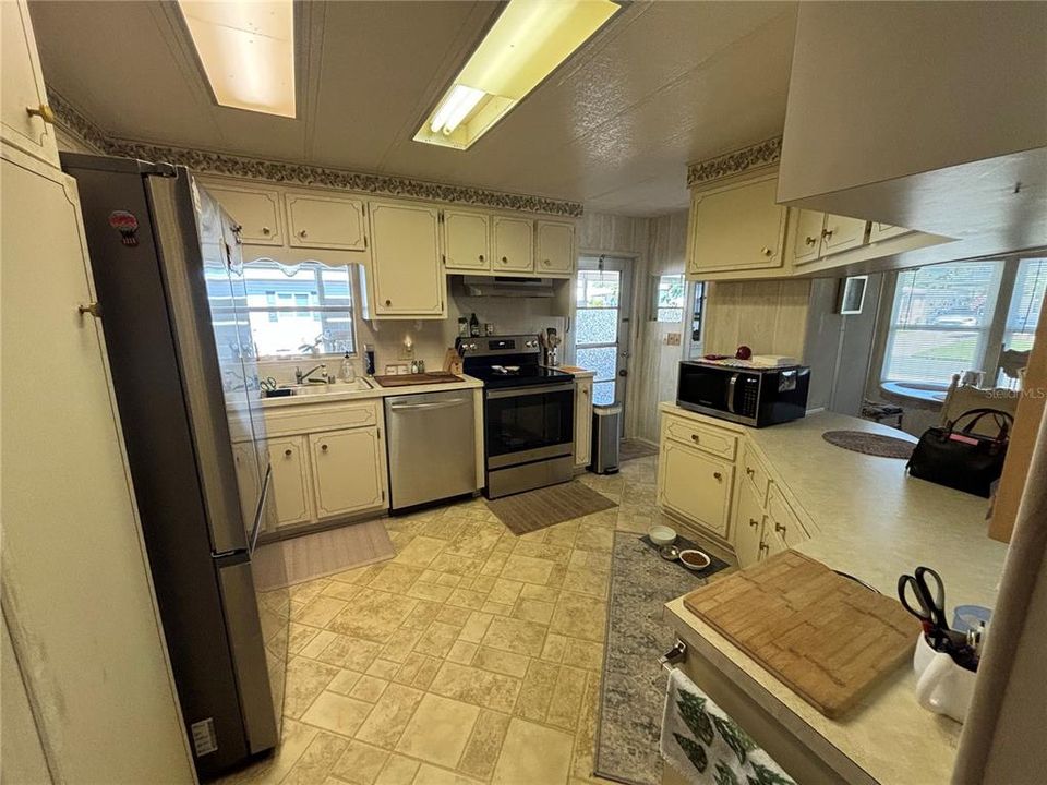 For Sale: $174,900 (2 beds, 2 baths, 1152 Square Feet)