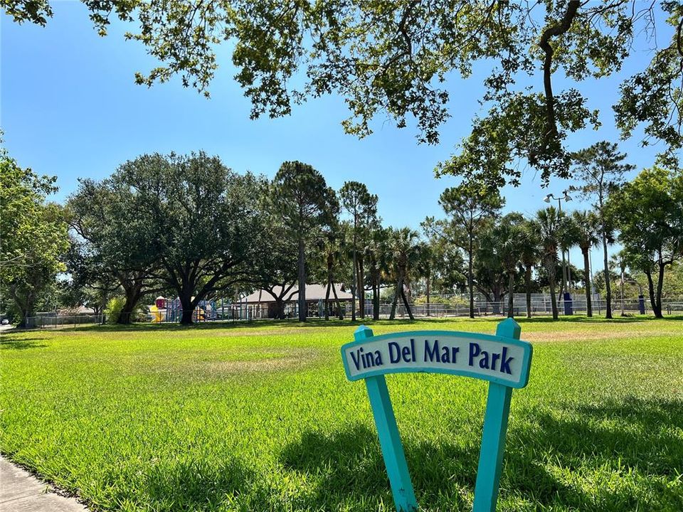 Grassy area of Vina Del Mar Park