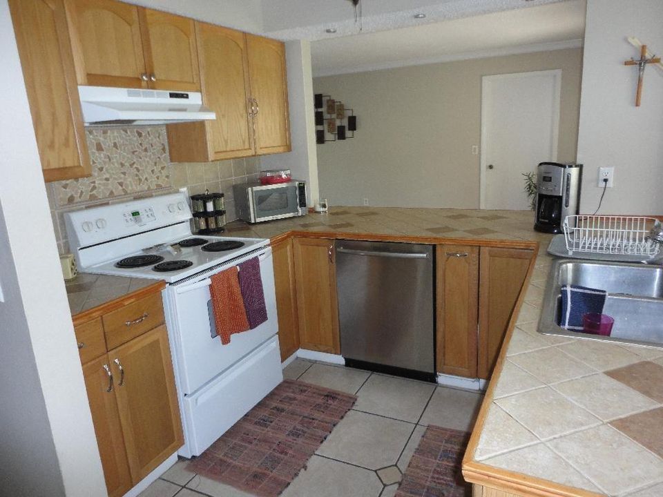 For Rent: $1,995 (3 beds, 2 baths, 1376 Square Feet)
