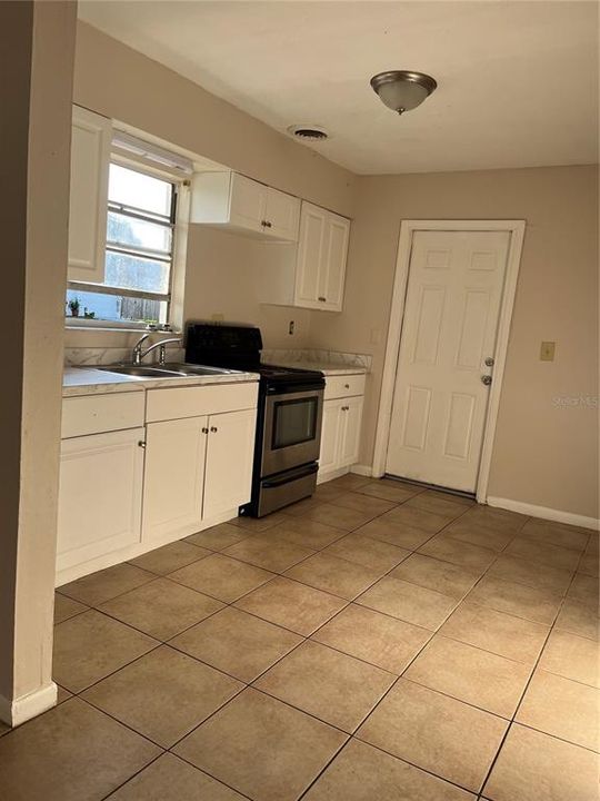 For Rent: $1,595 (2 beds, 1 baths, 800 Square Feet)