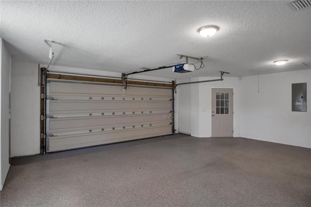Air Conditioned Garage/ Convertible Space