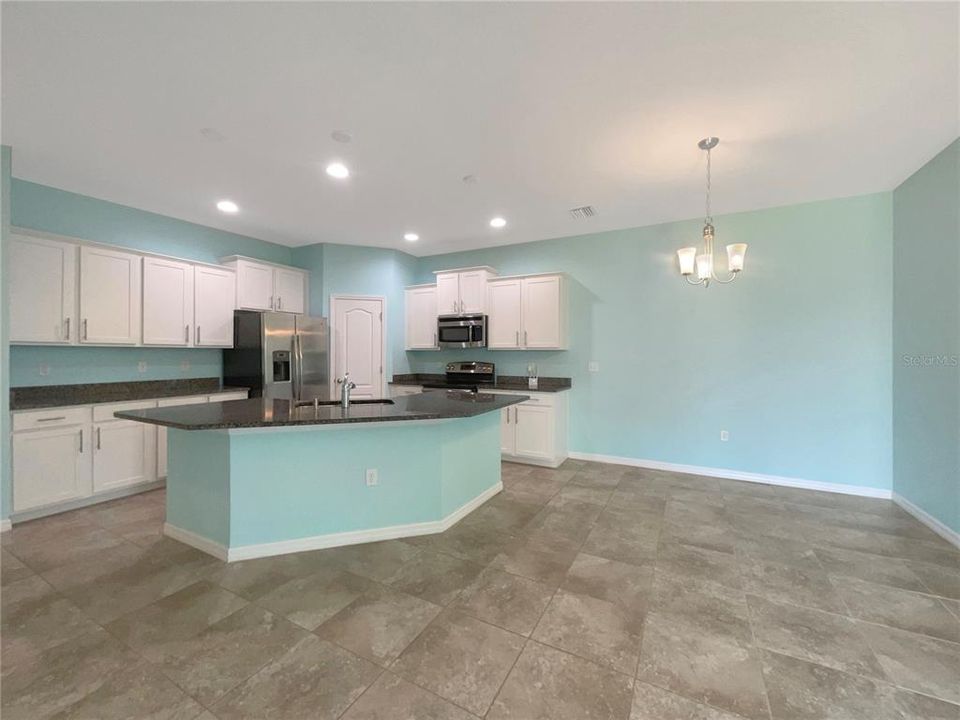 For Sale: $338,000 (3 beds, 2 baths, 1569 Square Feet)