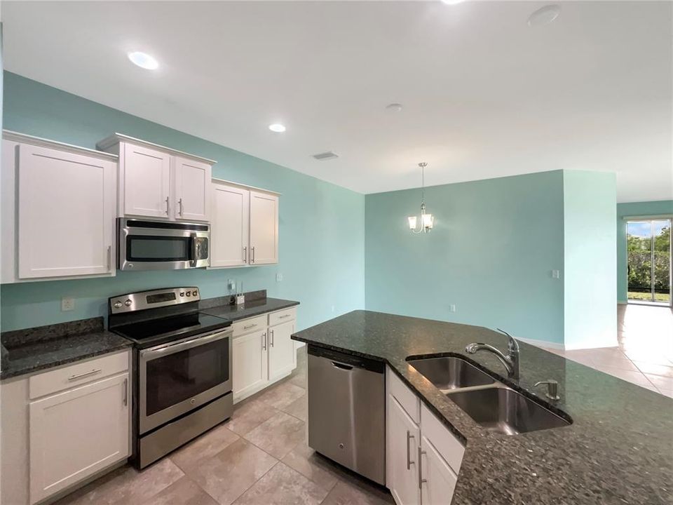 For Sale: $331,000 (3 beds, 2 baths, 1569 Square Feet)