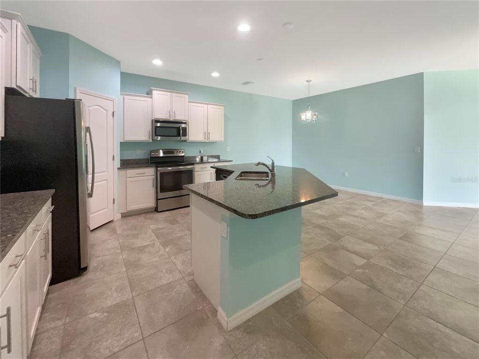 For Sale: $338,000 (3 beds, 2 baths, 1569 Square Feet)