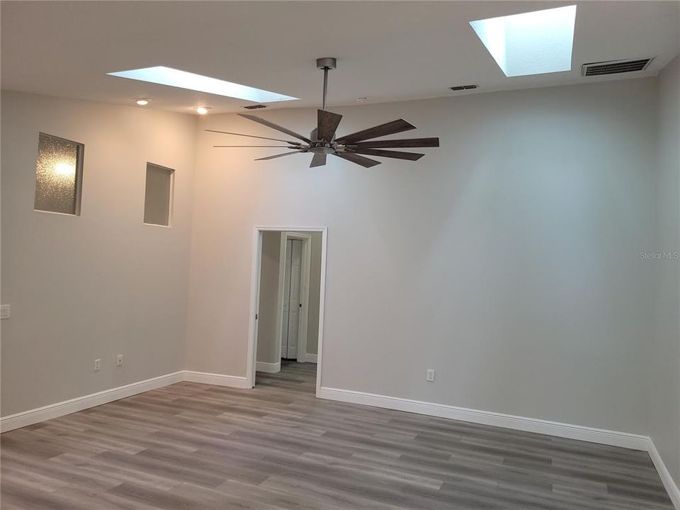 For Rent: $3,900 (3 beds, 2 baths, 1643 Square Feet)