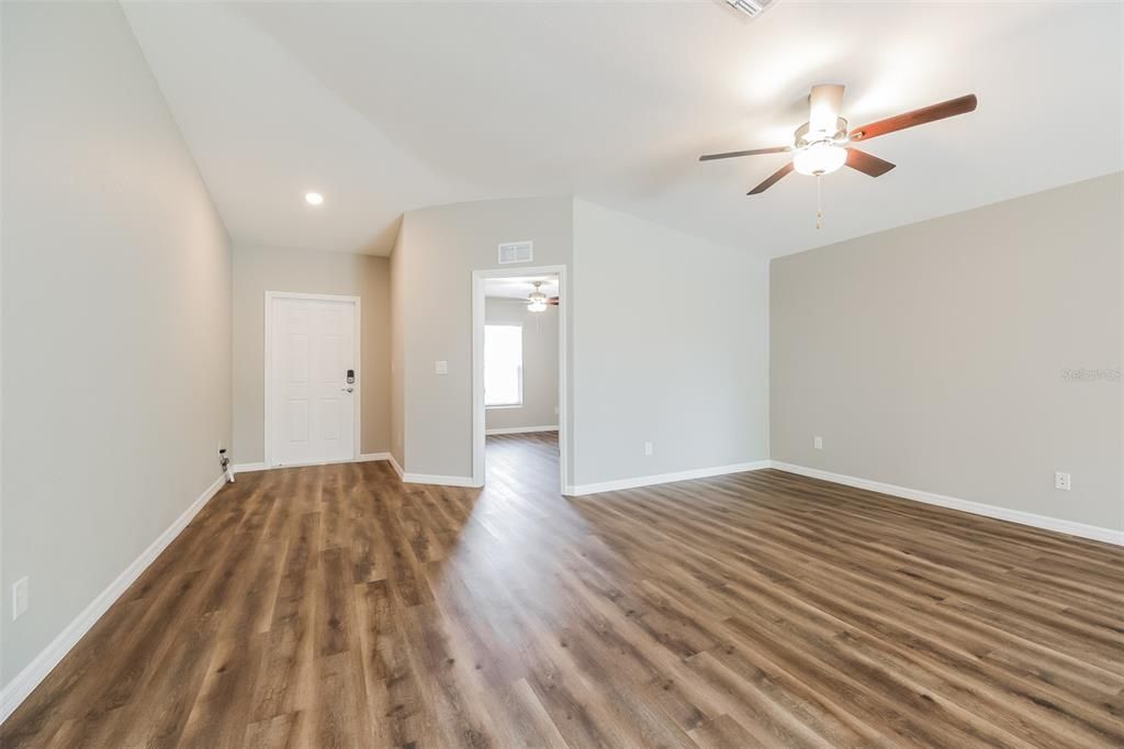 Active With Contract: $329,900 (3 beds, 2 baths, 1833 Square Feet)