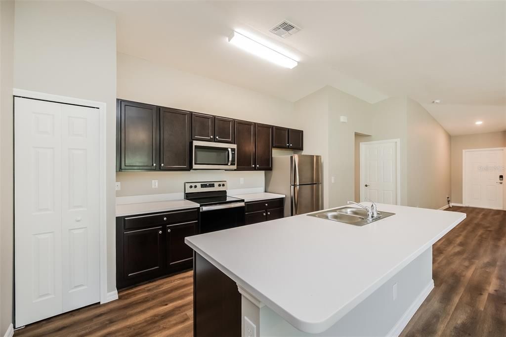Active With Contract: $329,900 (3 beds, 2 baths, 1833 Square Feet)