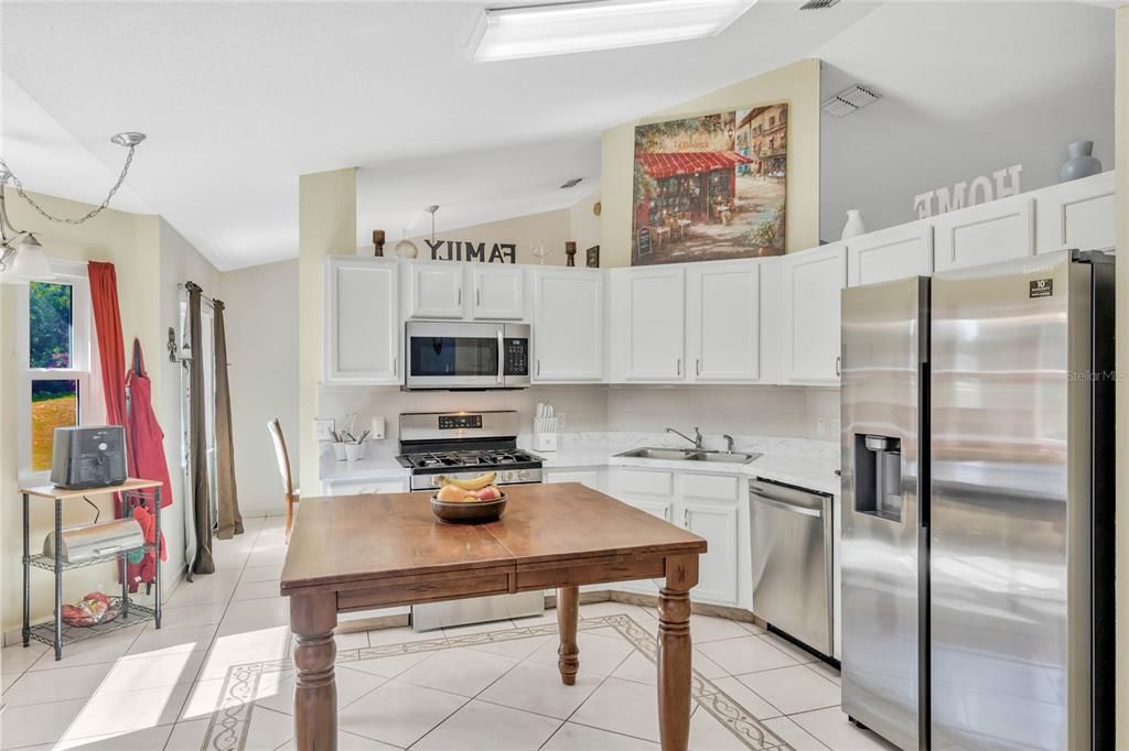 In the heart of it all you will find a modern kitchen delivering STAINLESS STEEL APPLIANCES (including a GAS STOVE!), coordinating cabinets and countertops and bay windows overlooking the backyard letting the natural light pour in.