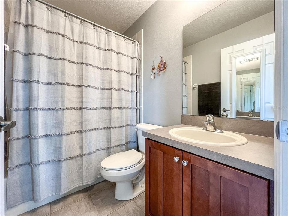 Upstairs Ensuite Bathroom.