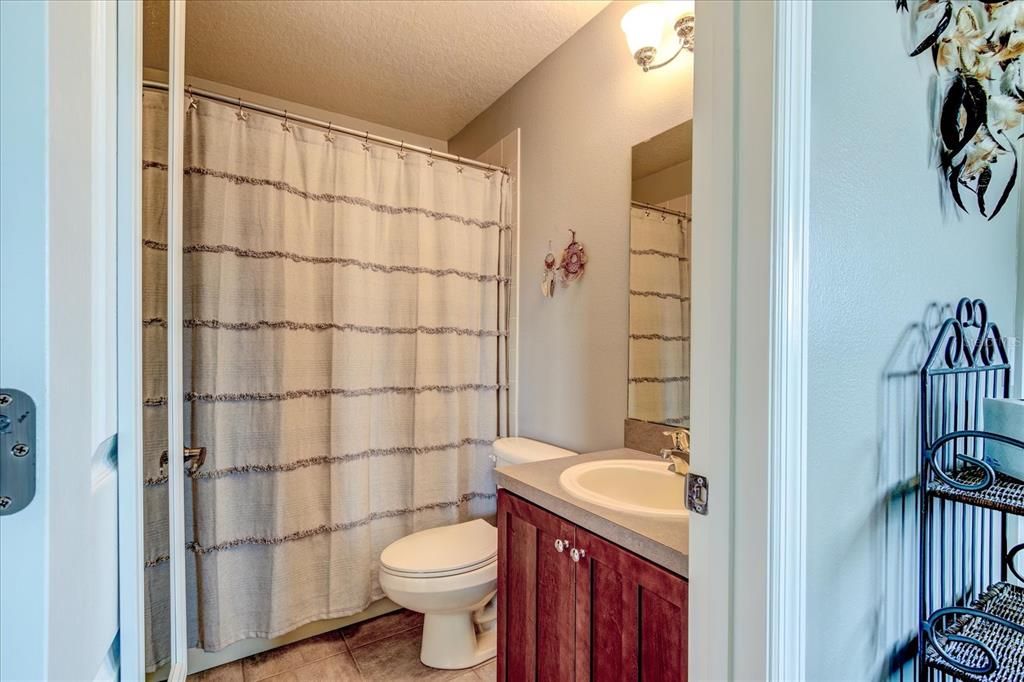 Upstairs Ensuite Bathroom.