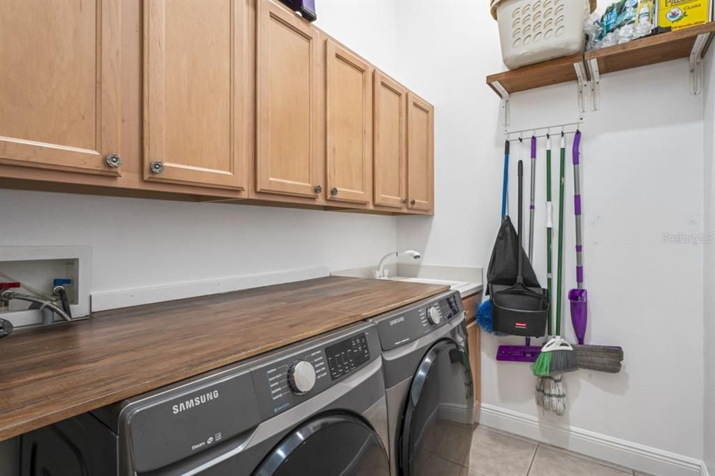 For Sale: $549,000 (2 beds, 2 baths, 2392 Square Feet)
