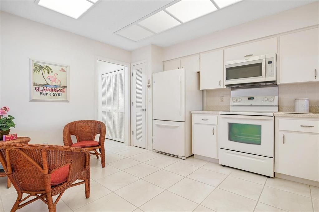 For Sale: $395,000 (2 beds, 2 baths, 1720 Square Feet)