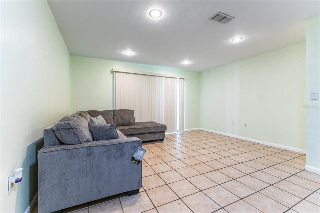 For Sale: $167,000 (2 beds, 2 baths, 1088 Square Feet)