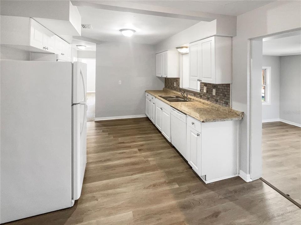For Sale: $338,000 (2 beds, 2 baths, 1248 Square Feet)