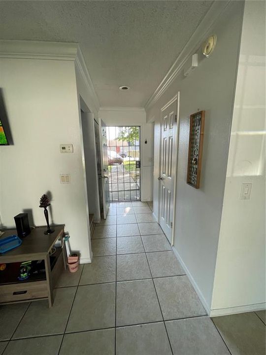 For Sale: $235,000 (2 beds, 1 baths, 1028 Square Feet)