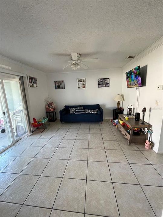 For Sale: $235,000 (2 beds, 1 baths, 1028 Square Feet)