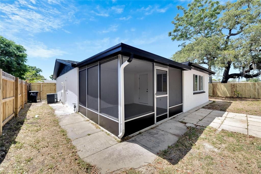 For Sale: $325,000 (3 beds, 2 baths, 1128 Square Feet)