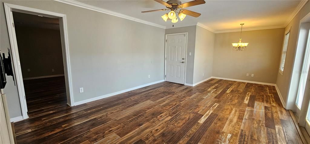 For Rent: $2,300 (1 beds, 1 baths, 823 Square Feet)