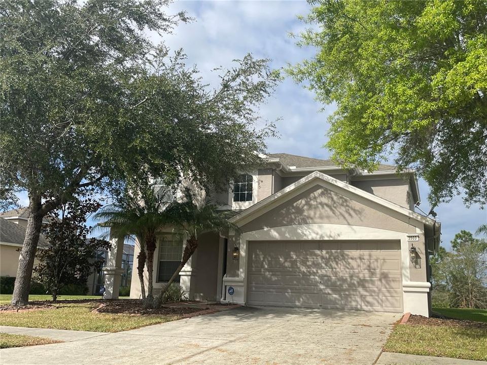 Active With Contract: $2,900 (4 beds, 3 baths, 2518 Square Feet)