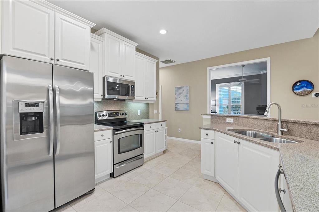 For Sale: $469,900 (2 beds, 2 baths, 1805 Square Feet)