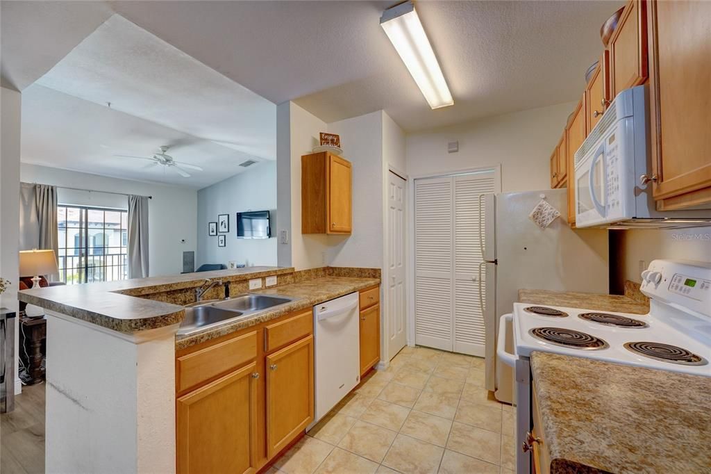 For Sale: $239,900 (2 beds, 2 baths, 1107 Square Feet)