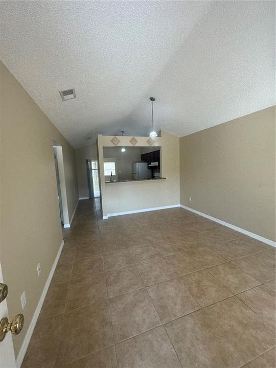 For Sale: $269,000 (2 beds, 2 baths, 1041 Square Feet)