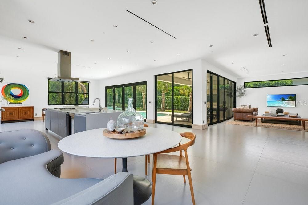 Active With Contract: $2,000,000 (4 beds, 4 baths, 3917 Square Feet)