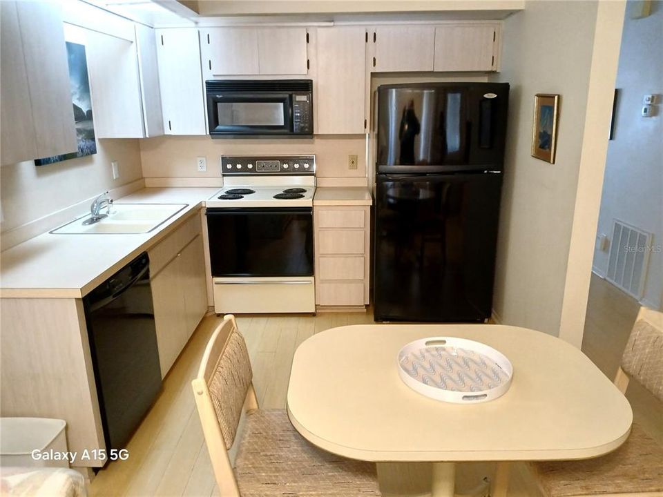 For Sale: $225,000 (2 beds, 2 baths, 1210 Square Feet)