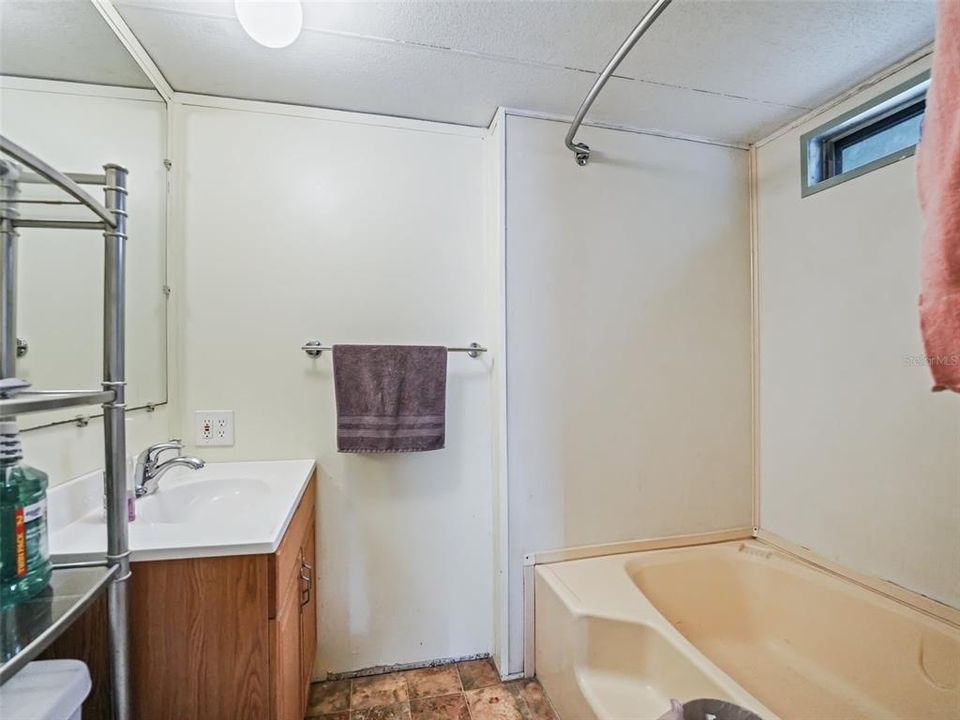 For Sale: $115,000 (3 beds, 2 baths, 924 Square Feet)