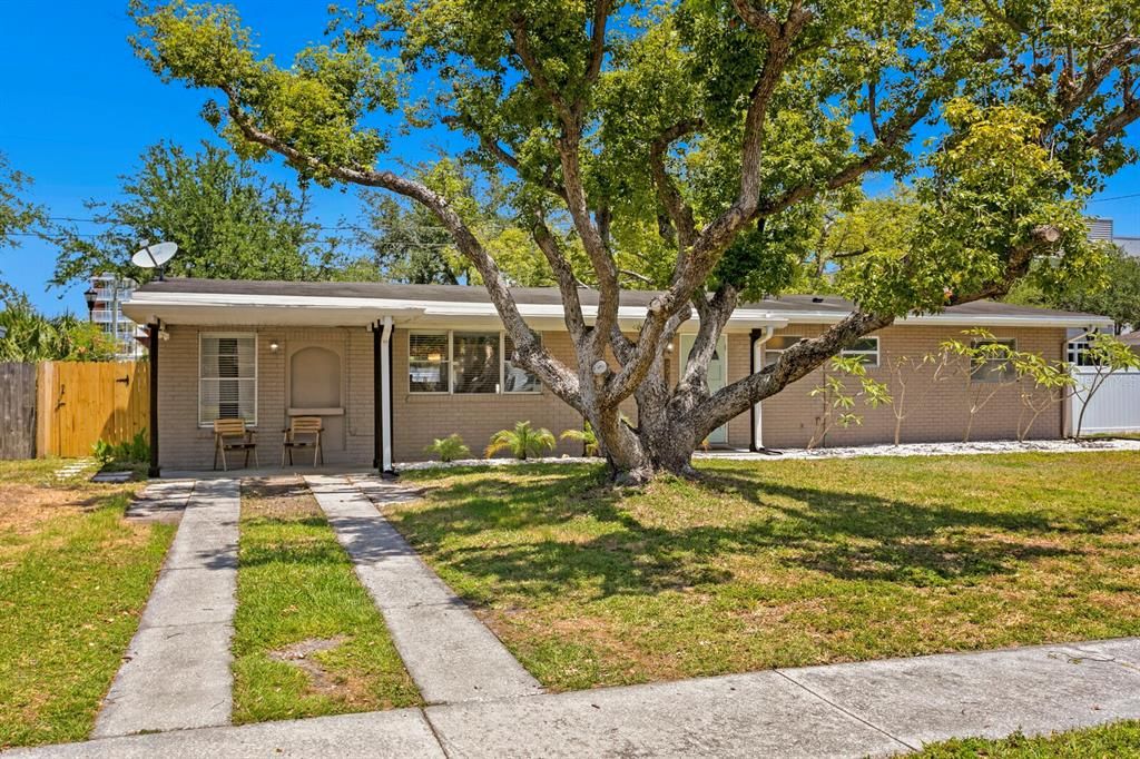 Recently Sold: $379,000 (3 beds, 2 baths, 1416 Square Feet)