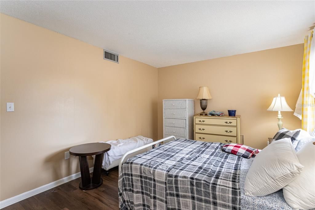 For Sale: $90,000 (1 beds, 1 baths, 756 Square Feet)