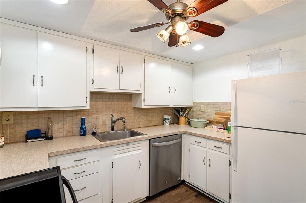 For Sale: $90,000 (1 beds, 1 baths, 756 Square Feet)