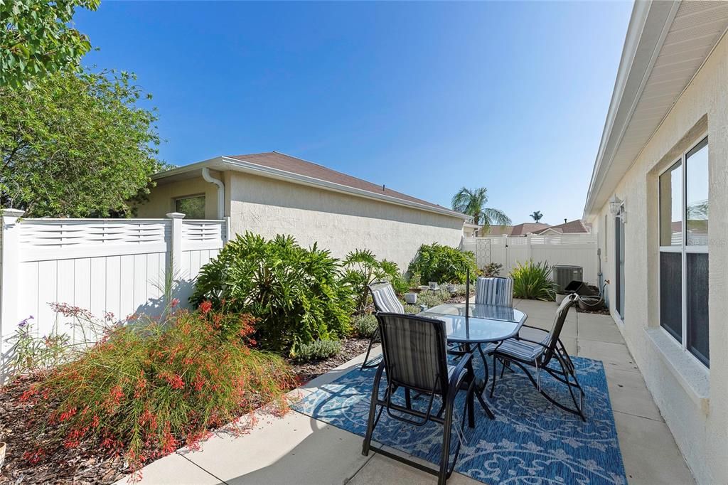 For Sale: $329,900 (2 beds, 2 baths, 1196 Square Feet)