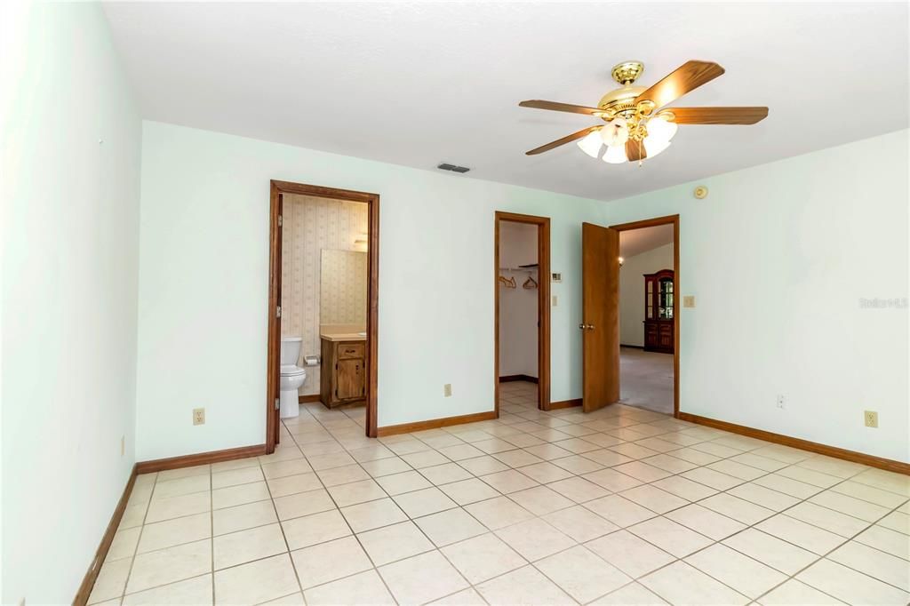 For Sale: $290,000 (3 beds, 2 baths, 1572 Square Feet)