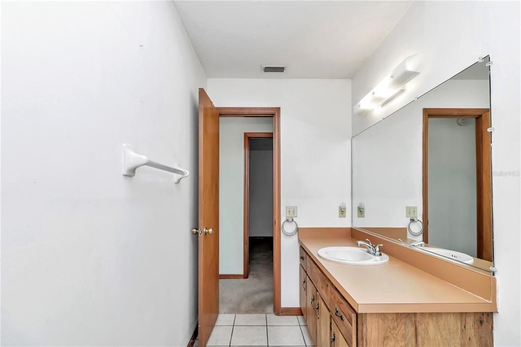 For Sale: $290,000 (3 beds, 2 baths, 1572 Square Feet)