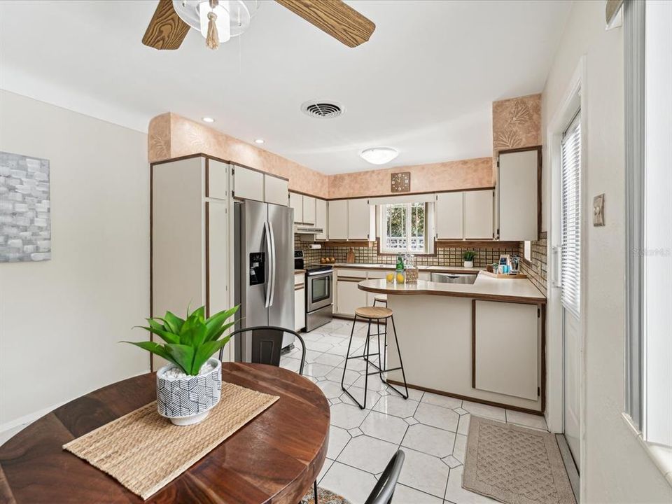 For Sale: $599,000 (2 beds, 2 baths, 1395 Square Feet)
