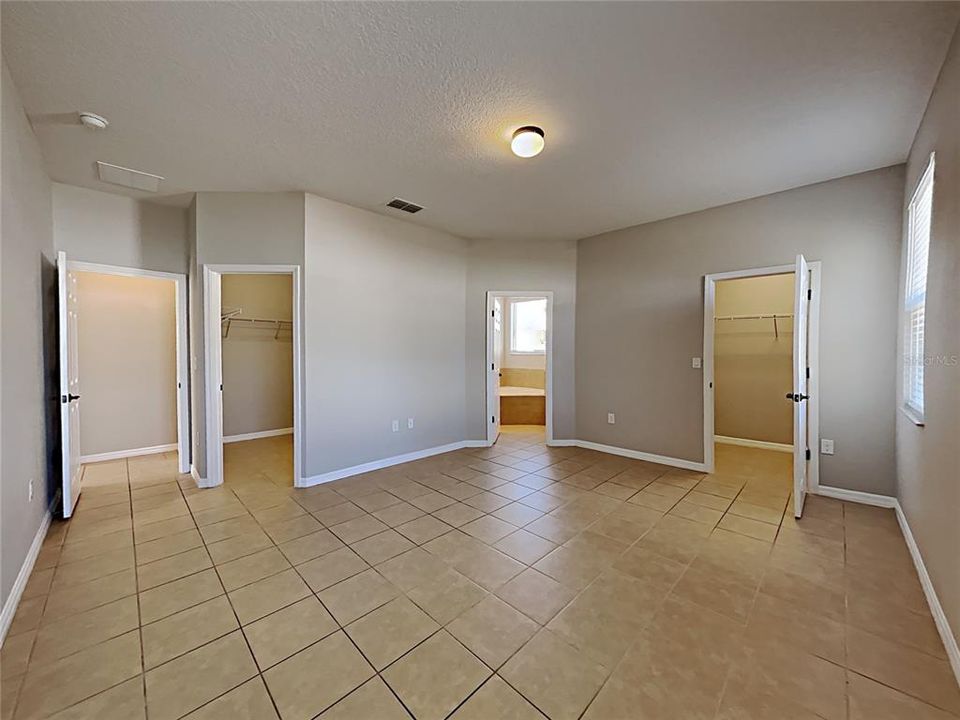 For Rent: $2,325 (4 beds, 2 baths, 2011 Square Feet)