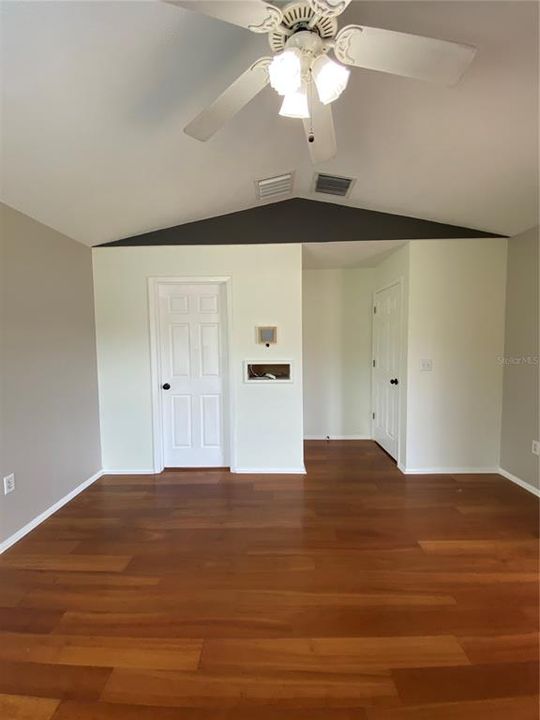 For Rent: $2,250 (3 beds, 2 baths, 1372 Square Feet)